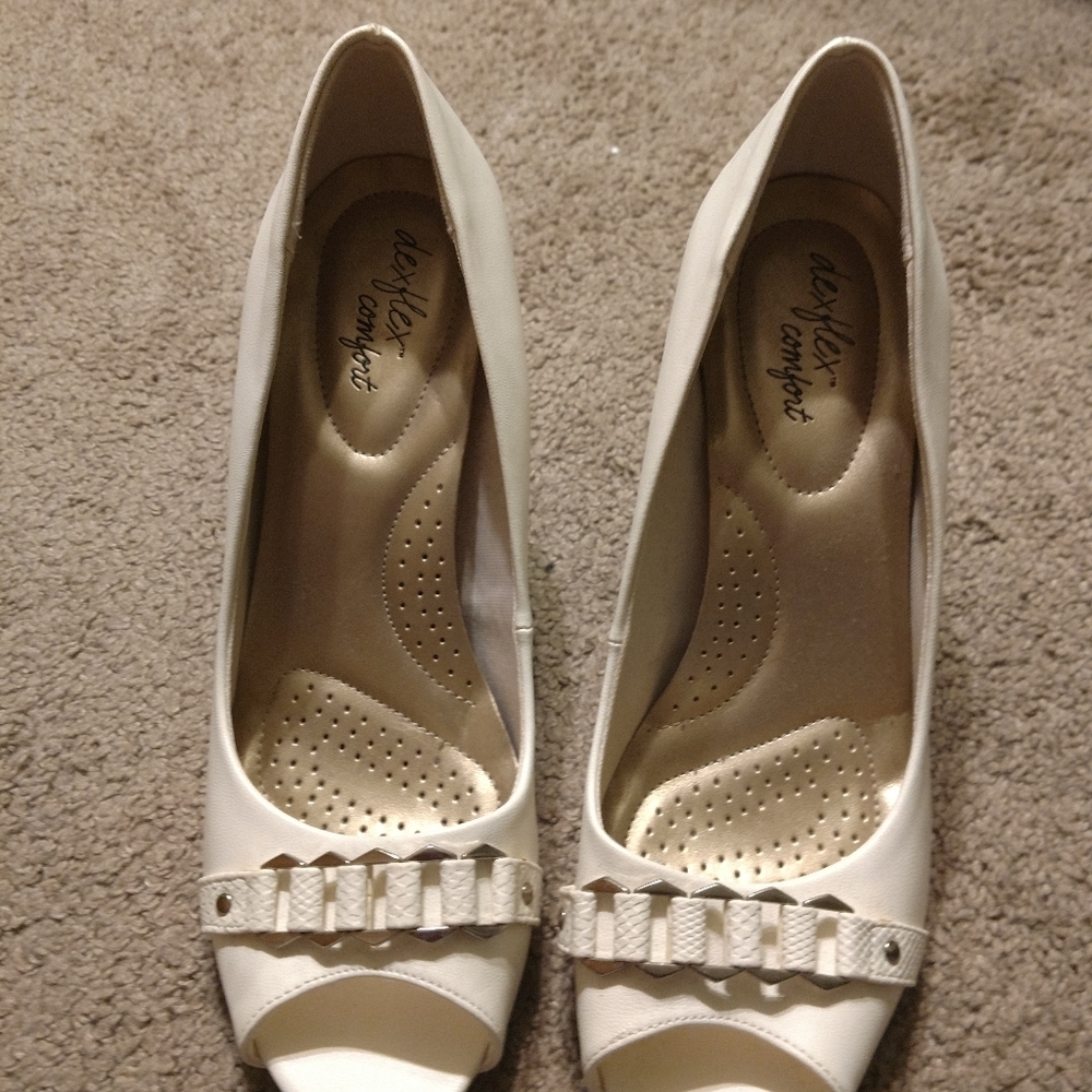 Heels - Picture 2 of 7